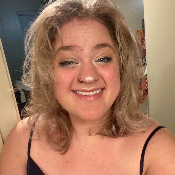 Profile Picture of Jordan Burick (@jordie_bee_you) on Poshmark