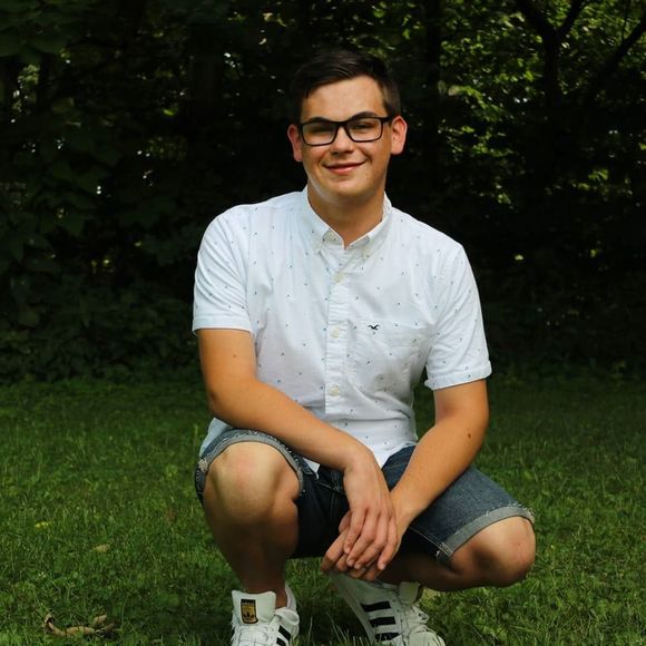 Profile Picture of Alexander Lee (@alexanderlee13) on Poshmark