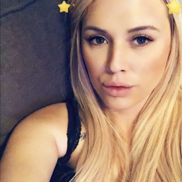 Profile Picture of Kiersten Peterson (@kikipet12) on Poshmark