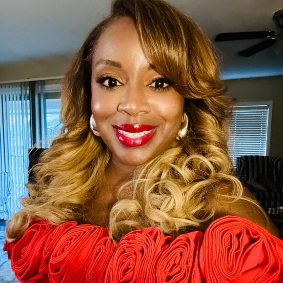 Profile Picture of Erica Dizard (@rikidizard) on Poshmark