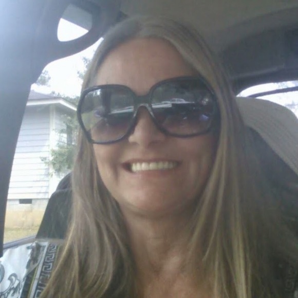 Ruby Carnley - Poshmark Profile Picture of Ruby Carnley (@rubycarnley) on Poshmark