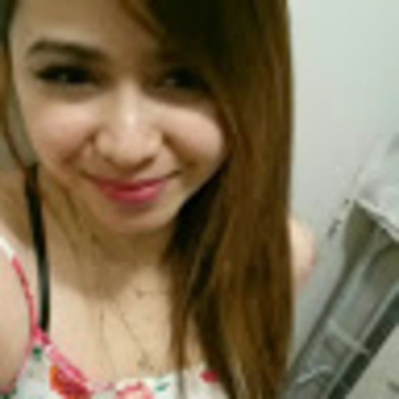 Profile Picture of Alodee anne Adriano (@deeadriano06) on Poshmark