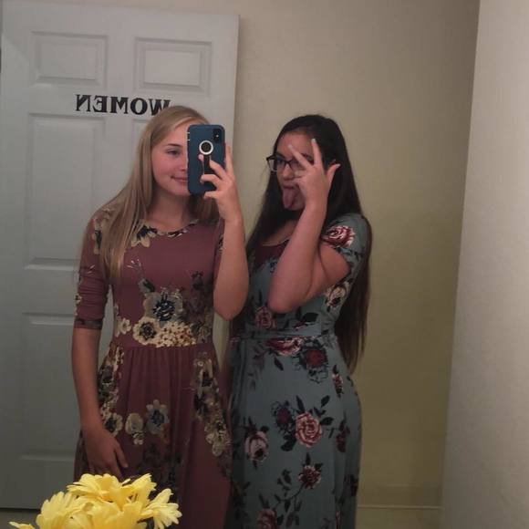 Profile Picture of Alexis Schellhardt (@itzzlexxx) on Poshmark