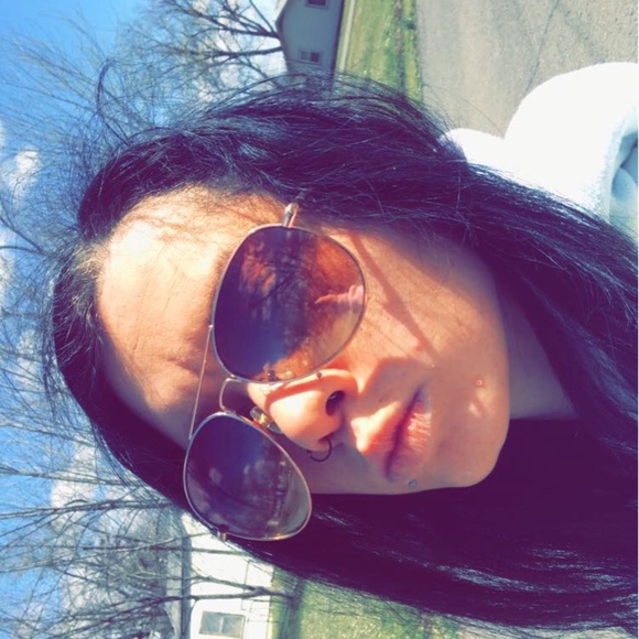 Profile Picture of Autumn Bruffett (@starbrust1102) on Poshmark