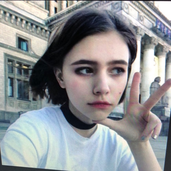 Profile Picture of Julian Glover (@lucianhard289) on Poshmark