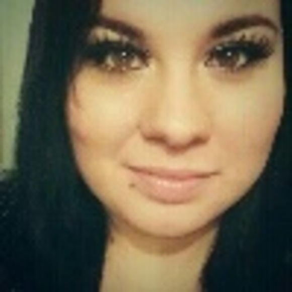 Profile Picture of Haley Snell (@haleyann88) on Poshmark