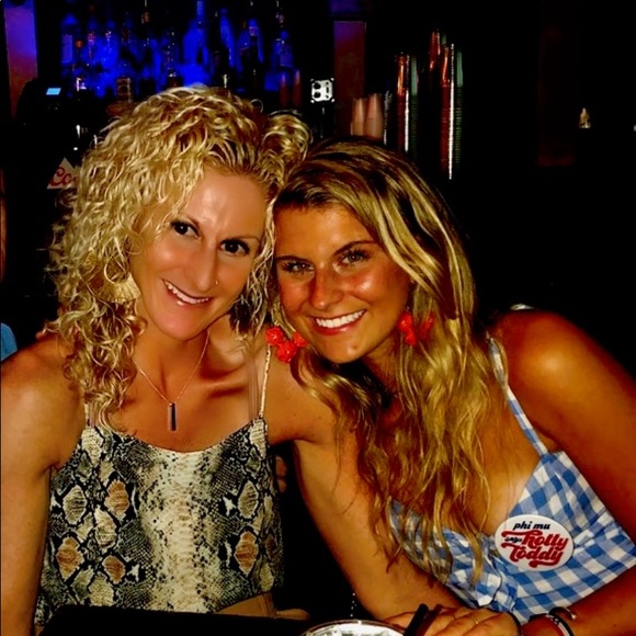 Profile Picture of Vanessa j. Kliebert (@vkliebert) on Poshmark