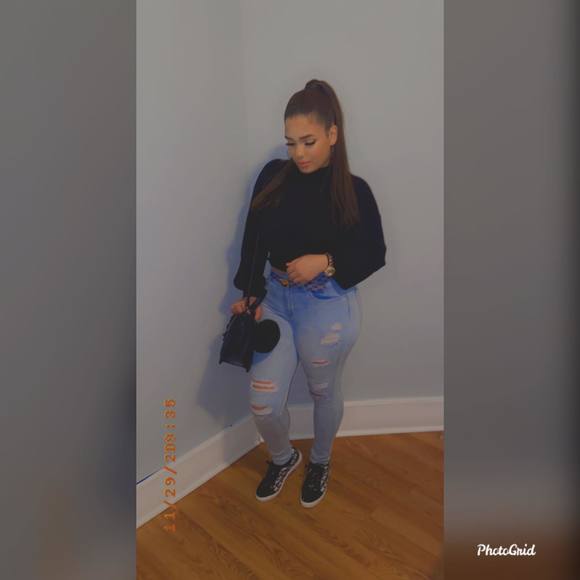 Profile Picture of Ashley Masiel (@ashleymasiel) on Poshmark