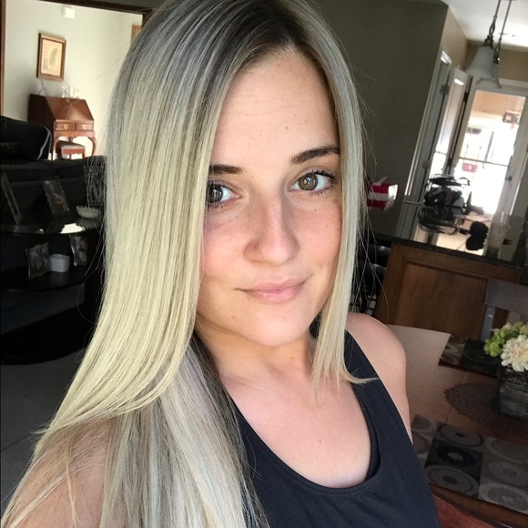 Profile Picture of Alexa Scally (@alexascally) on Poshmark