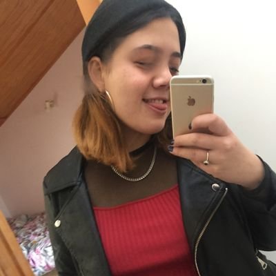 Profile Picture of Rose Burgess (@babyaroharose) on Twitter