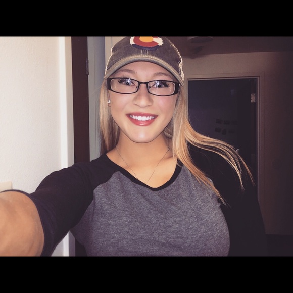 Profile Picture of Courtney Zentz (@czentz) on Poshmark