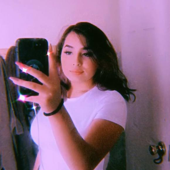Profile Picture of Ericka Samaniego (@ericka081317) on Poshmark