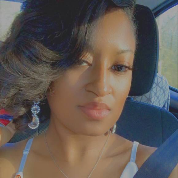 Profile Picture of Amber Swann (@ambii23) on Poshmark