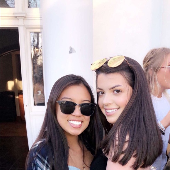 Profile Picture of Gabbie Delfierro (@gabbiedf12) on Poshmark