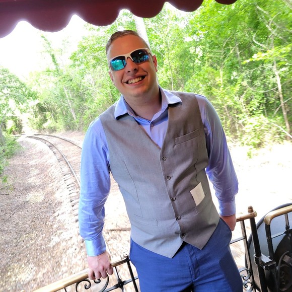 Profile Picture of Christopher Yarbrough (@theguythatcospl) on Poshmark