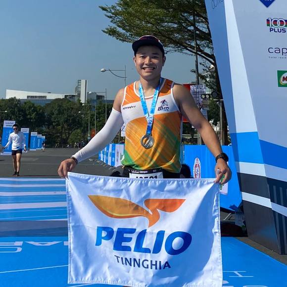 Profile Picture of John Quach (@johnsssssssss) on Poshmark