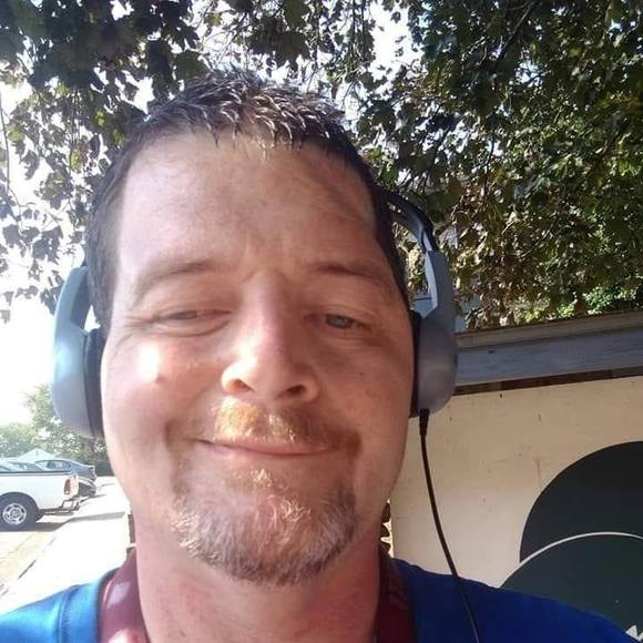 Profile Picture of Michael Scrogham (@michaelscrog822) on Poshmark