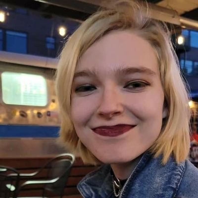 Profile Picture of Holly 🌙✨ (@Holly_Lynn__) on Twitter