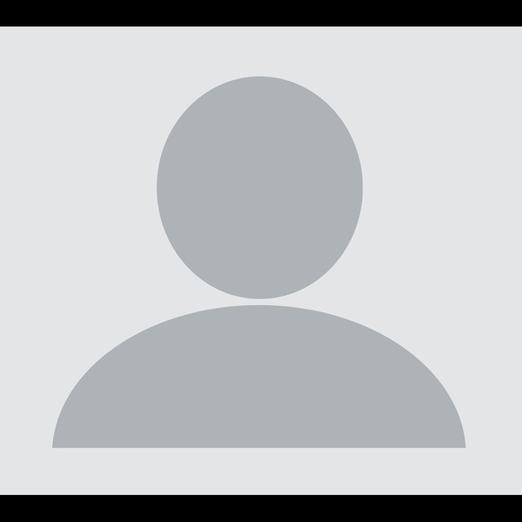 Profile Picture of Stephanie susanne Trader (@s_trader) on Poshmark