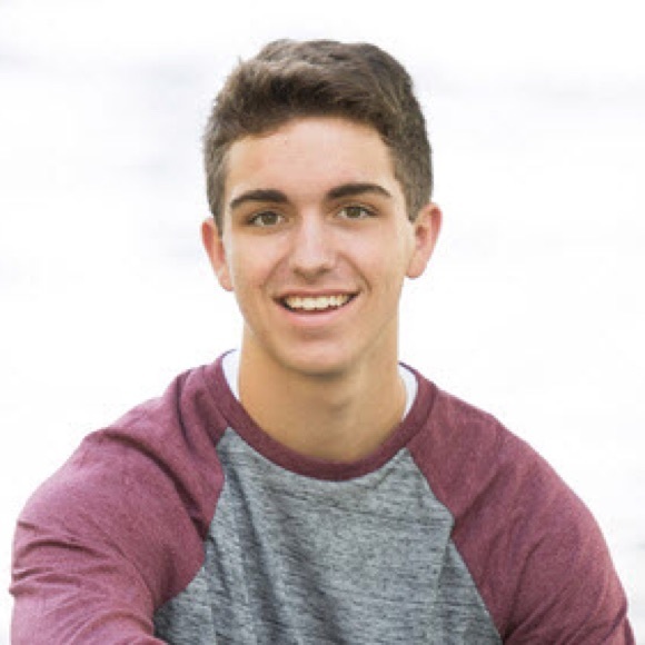 Profile Picture of Drew Reynolds (@drewreynolds932) on Poshmark