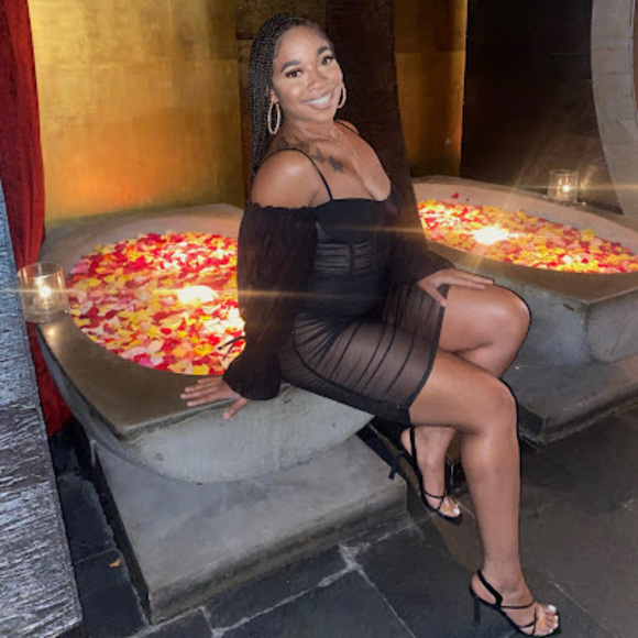 Profile Picture of Alexis Barnhart (@acbarnhartxx) on Poshmark