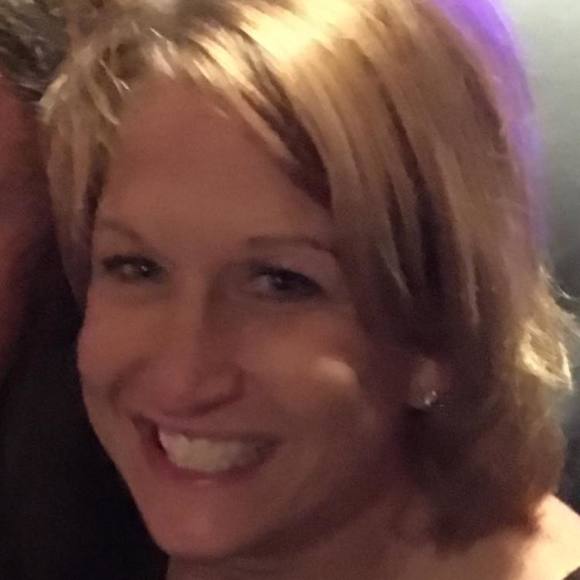 Profile Picture of Lisa Helm (@puddin3980) on Poshmark
