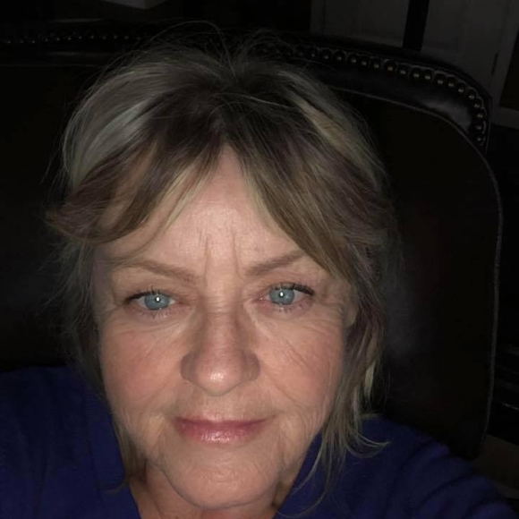 Profile Picture of Cynthia Yoder (@blueeyedbaby06) on Poshmark