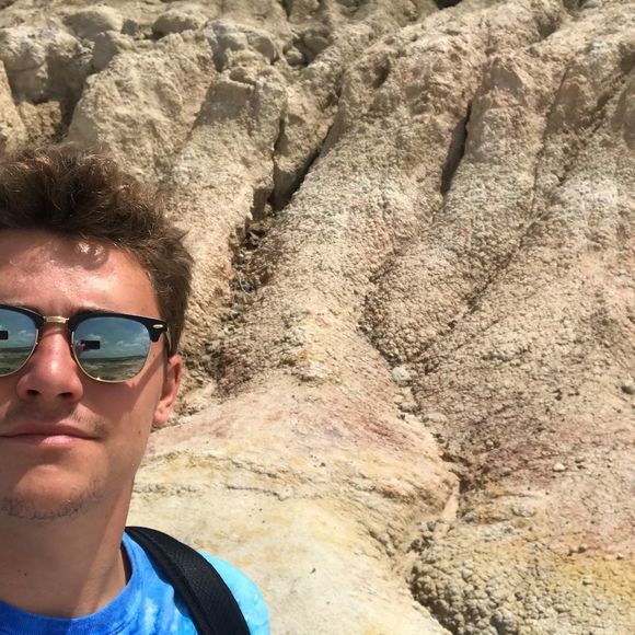 Profile Picture of Sam Kinnett (@samkinnett) on Poshmark