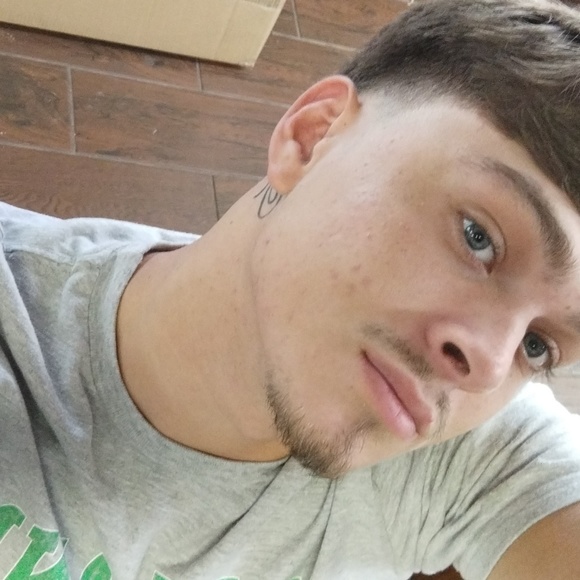 Profile Picture of Daniel Montalvo (@dmontalvo99) on Poshmark