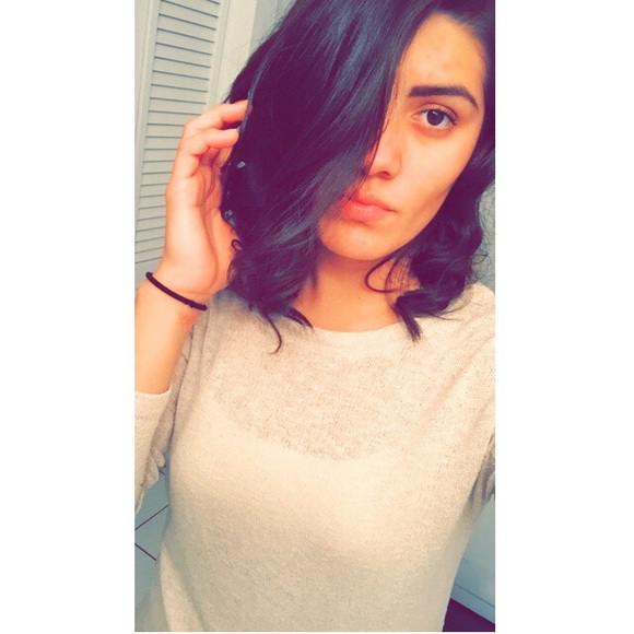 Profile Picture of Ariel Montoya (@amontoya0807) on Poshmark