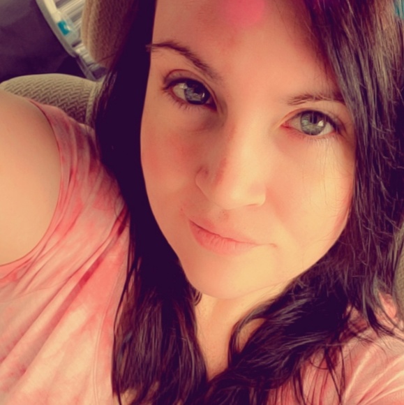 Profile Picture of Alisha Edmonds (@lfh519) on Poshmark