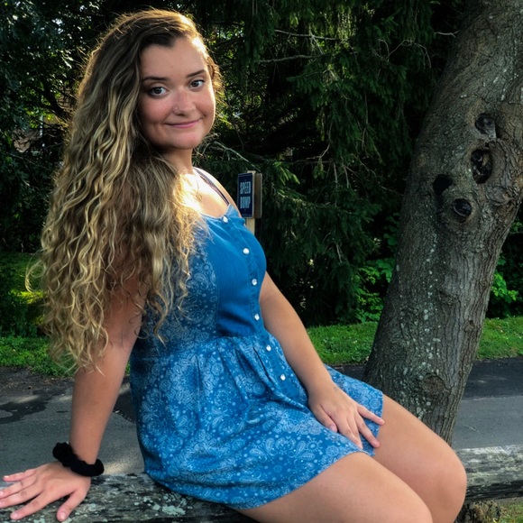 Profile Picture of Andrea Garthwaite (@dreyuhhhhh) on Poshmark