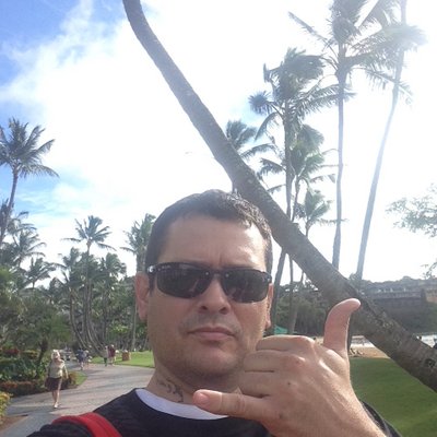 Profile Picture of Tim Schnepp (@sunsetsurfR) on Twitter