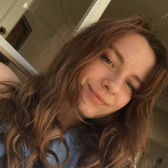 Profile Picture of Laura Bawol (@laurabawol) on Poshmark