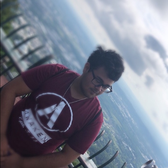 Profile Picture of Fernando Rosenzweig (@fern02900) on Poshmark