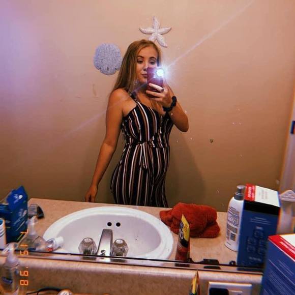 Profile Picture of Kaley Knight (@kaleyknight330) on Poshmark