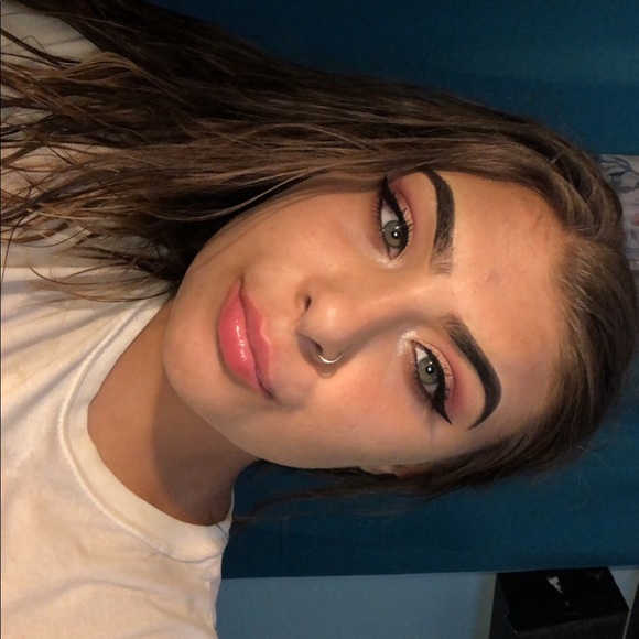 Profile Picture of Julie Kastel (@juliekastel26) on Poshmark