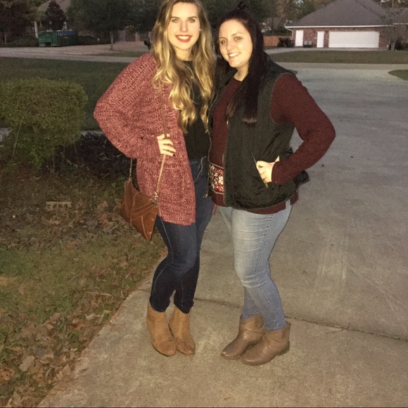 Profile Picture of Kaitlynn Bealer (@kaitlynnmbealer) on Poshmark