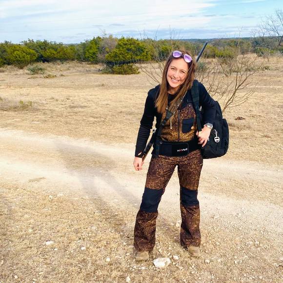 Profile Picture of Amanda Peschel (@apeschel) on Poshmark