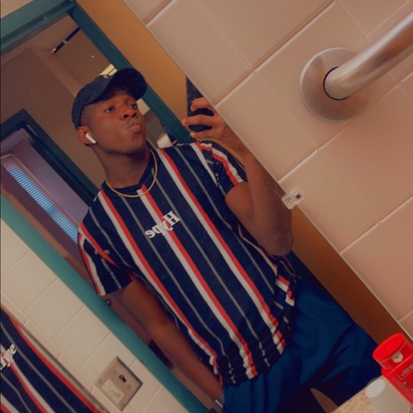 Profile Picture of Julian Tyson (@juliansimoty) on Poshmark