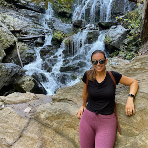 Profile Picture of Cassandra Withey (@cassandrawithey) on Poshmark