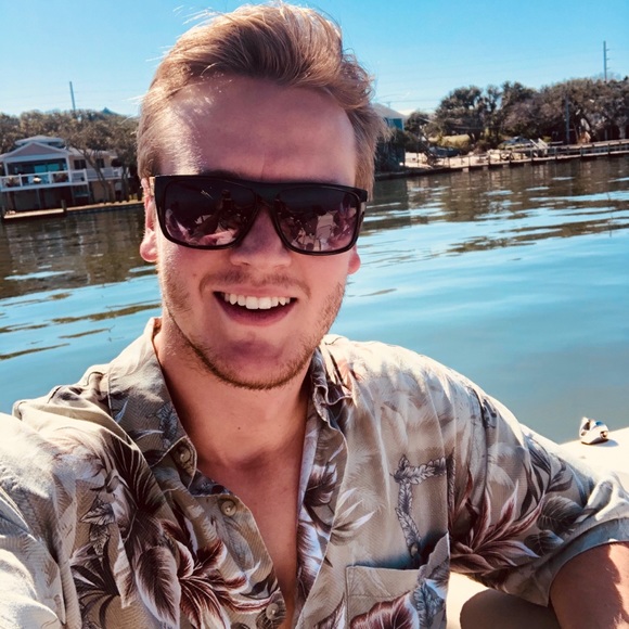 Profile Picture of Aaron Kopp (@aadkop) on Poshmark