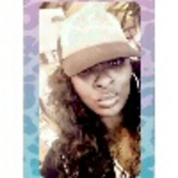 Profile Picture of Andrea Bogan (@abogan96) on Poshmark