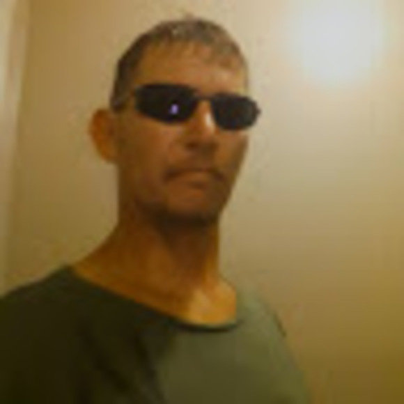 Profile Picture of David Oliver (@crazzydavey) on Poshmark