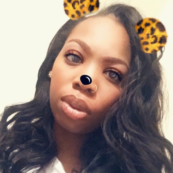 Profile Picture of Tanisha Matthews (@tees_mommy) on Poshmark