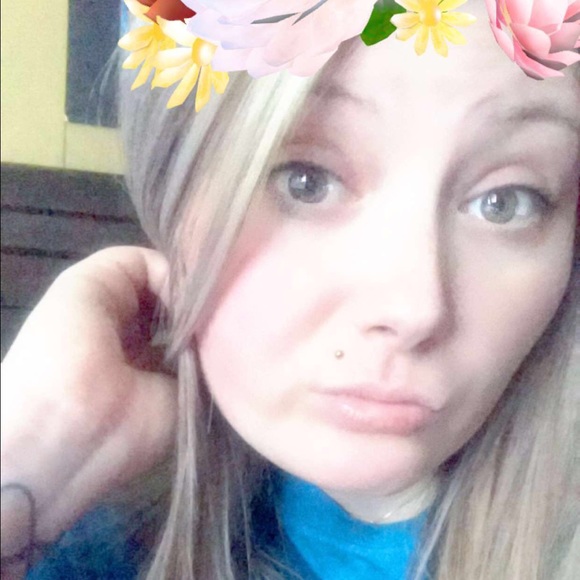 Profile Picture of Erica Angerson (@ericamariex0) on Poshmark