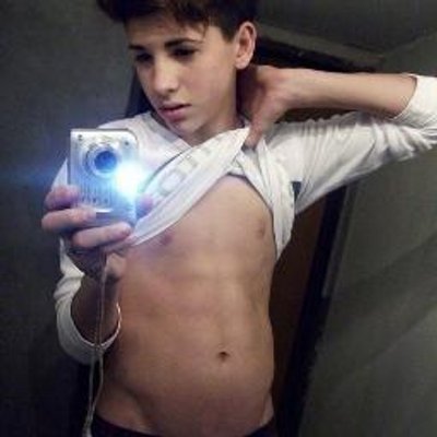 Profile Picture of Ángel (@Jesus_Blaksley) on Twitter