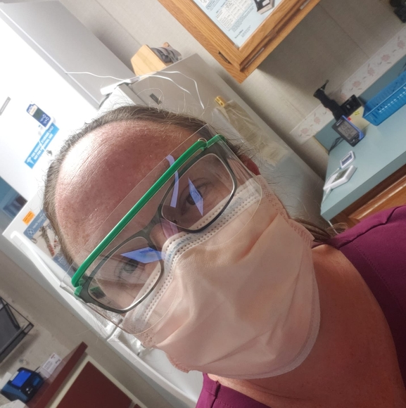 Profile Picture of Julie Bontrager (@jbontrger) on Poshmark