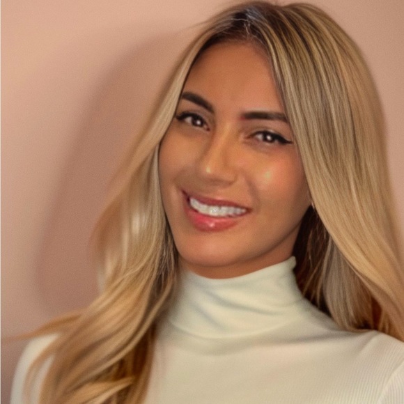 Maria Joniaux - Poshmark Profile Picture of Maria Joniaux (@chabziie) on Poshmark