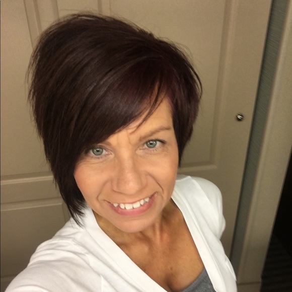 Profile Picture of Janet Holt (@janetlholt) on Poshmark